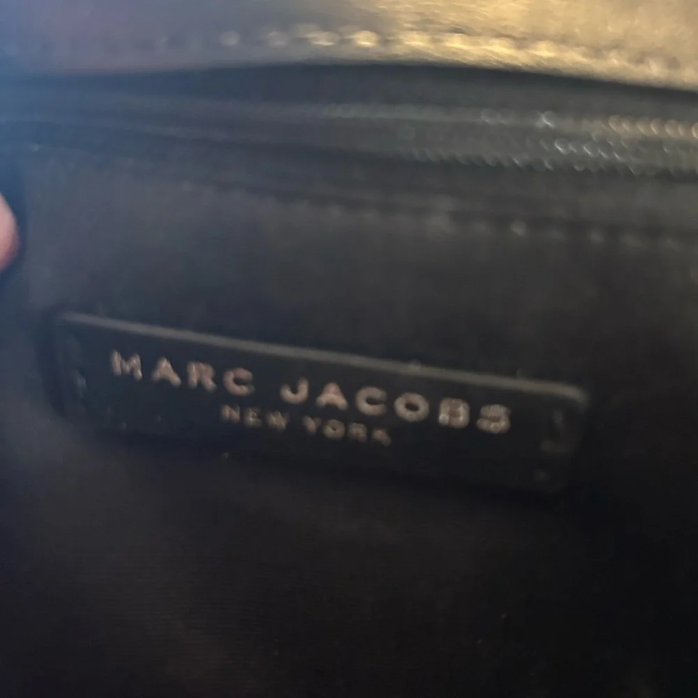 Marc Jacobs Black Leather Shoulder Bag - Picture 8 of 9